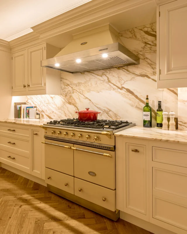 Some materials will never lose their appeal.
 
Calacatta Oro Rosa offers that traditional, timeless quality, with added warmth and rose-gold tones.
 
Here, the natural marble was chosen to flow across kitchen worktops, a large full-height splashback that clads the entire run, a windowsill and the drinks cabinet surfaces.
 
As part of a wider project by @parkconstruction1 
Photography by David Jenner Photography
 
#calacattaoro #naturalmarble #marblekitchen #bespokekitchens #splashbacks